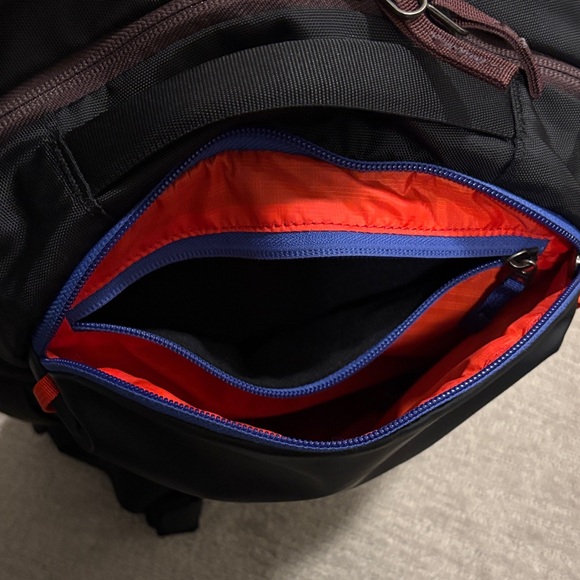 cotopaxi 13 L Chasqui Sling Bag Sling Black with Orange Accents - Picture 4 of 5